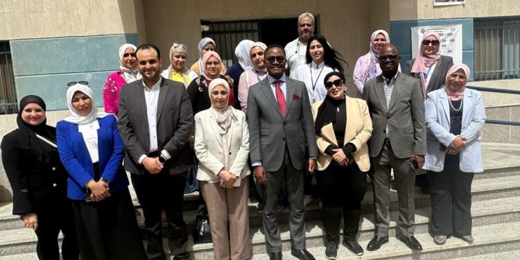 الصحة: وفدًا من المركز الأفريقي لمكافحة الأمراض يزور مركز طب أسرة الهناجر ويشيد بآلية العمل