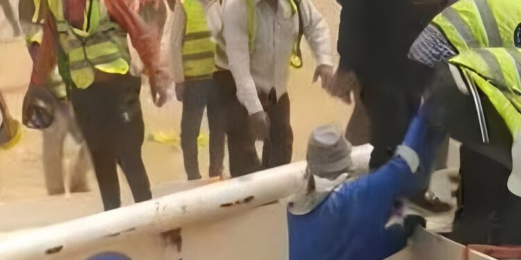 مصرع عاملين وإصابة آخرين في سقوط جمالون بمصنع في السادات