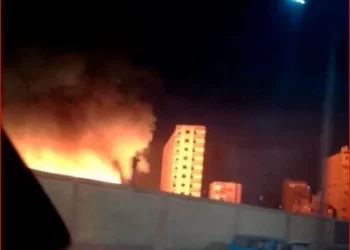 حدث ليلًا.. حريق الشرابية يلتهم 9 محال تجارية للخشب المستعمل وتصيب 13 شخصًا.. التفاصيل الكاملة