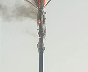 نشوب حريق هائل في برج لشبكة اتصالات بالتجمع في القاهرة الجديدة 