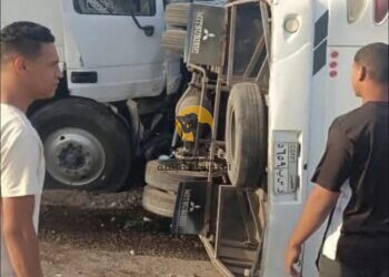 إصابة 20 شخصًا إثر تصادم تريلا وأتوبيس أعلى الطريق الإقليمي في الشرقية باتجاه مدينة العاشر من رمضان 