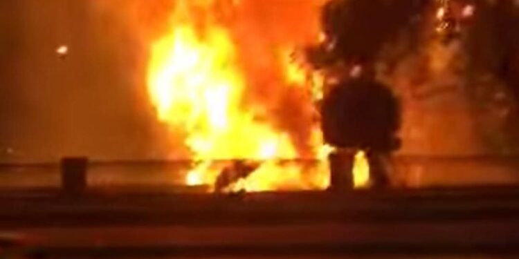 عاجل.. اندلاع حريق هائل بمنطقة كورنيش الملك الصالح في القاهرة