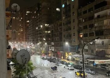 الشوارع غرقت والناس مفزوعة.. عاصفة رعدية شديدة تضرب الإسكندرية والسواحل الشمالية وتحركات عاجلة من الحكومة