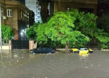 الشوارع غرقت والناس مفزوعة.. عاصفة رعدية شديدة تضرب الإسكندرية والسواحل الشمالية وتحركات عاجلة من الحكومة