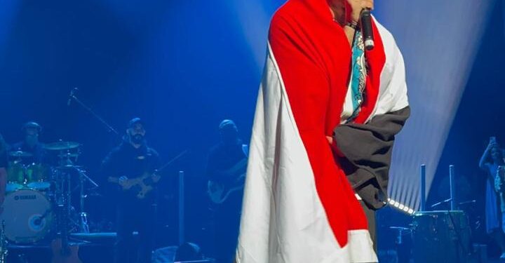 ملتفا بعلم مصر ..أحمد سعد يحي أولى حفلاته في استراليا لصالح راعي مصر عضو التحالف الوطني