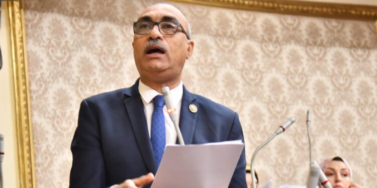 الشعب عزف عن المشاركة.. رئيس برلمانية المصري الديمقراطي بمجلس النواب يرفض مشروعي تعديلات قوانين الانتخابات وتقسيم الدوائر الانتخابية