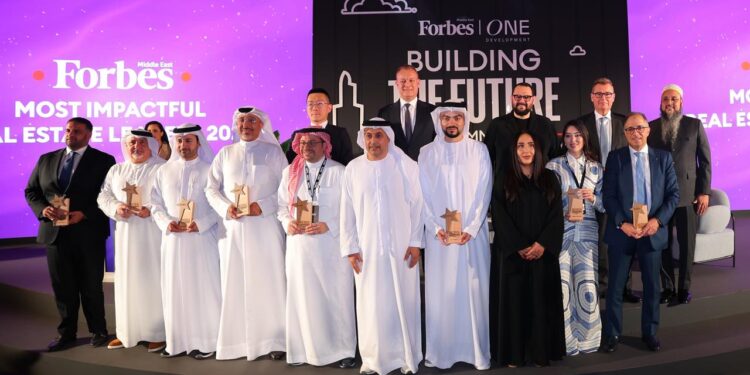 قمة فوربس الشرق الأوسط تنطلق في أبوظبي.. موحّدةً الجهود نحو مستقبل حضري أكثر ذكاءً واستدامة