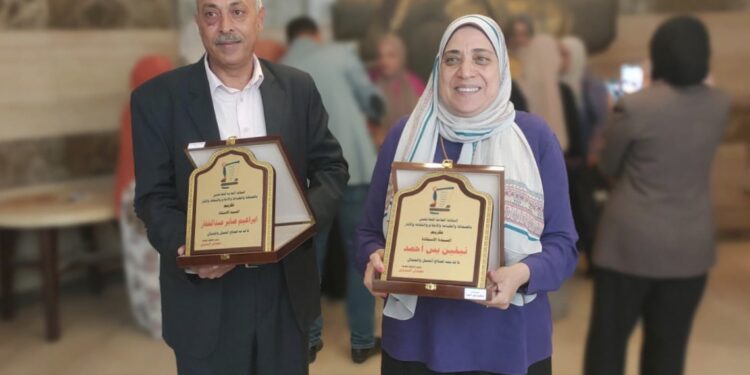 الصورة الحقيقية يهنئ الكاتبة الصحفية نيفين ياسين والأستاذ إبراهيم صابر لتكريمهما في احتفالية النقابة العامة للعاملين بالصحافة والإعلام