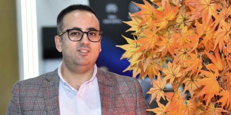 وسيم إمام في روما لافتتاح معرضة الفردي سيمفونية ديك البرابر