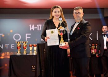 مهرجان أنطاليا يكرم نتالي نصار كأفضل خبيرة في تقنية توريد الشفاه