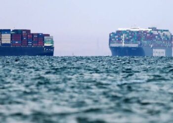 آخر مستجدات بحارة السفينة العالقة Petro 1 قبالة السواحل الإماراتية