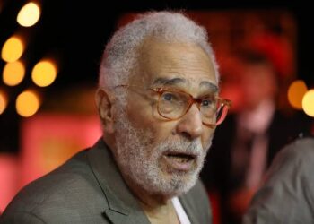 بعد تكذيب خبر وفاته.. نجل عبد الرحمن أبو زهرة يعلن اعتزال والده بسبب حالته الصحية