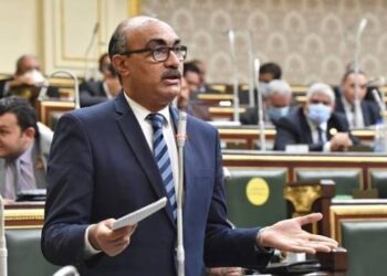 النائب إيهاب منصور: 33% من مستأجري الإيجار القديم على المعاش.. و22% دخلهم بين 2000 و3000 جنيه