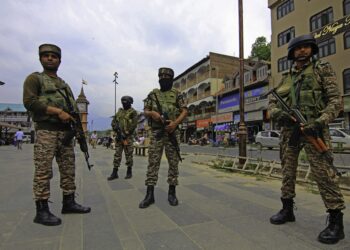 حرب الهند وباكستان.. الجيش الهندي يرد على نيران المدفعية.. ويؤكد التزامه بعدم التصعيد بشروط