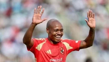 لتعويض غياب زيزو.. بيرسي تاو ضمن مستهدفات الزمالك