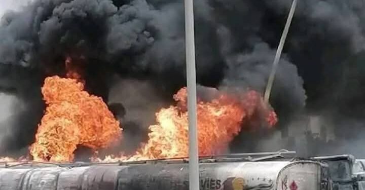 وفاة السائق خالد محمد شوقي بطل حادث احتراق سيارة إمداد بالبنزين في العاشر من رمضان