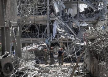 إعلام إسرائيلي: 10 قتلى ونحو 250 مصابا إثر هجوم إيراني على عدة مناطق