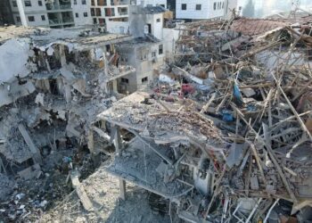 إعلام إسرائيلي: 10 قتلى ونحو 250 مصابا إثر هجوم إيراني على عدة مناطق