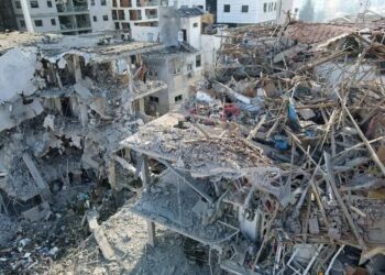 إعلام إسرائيلي: 10 قتلى ونحو 250 مصابا إثر هجوم إيراني على عدة مناطق