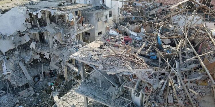 إعلام إسرائيلي: 10 قتلى ونحو 250 مصابا إثر هجوم إيراني على عدة مناطق