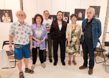 الفنان وسيم إمام يفتتح فعاليات معرض “سيمفونية ديك البرابر”.. صورة تقاوم وفنّ ينحاز للإنسان