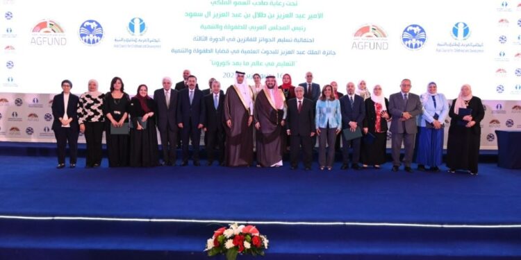 “العربي للطفولة” يكرم الفائزين بالدورة الثالثة من جائزة الملك عبد العزيز للبحوث العلمية في قضايا الطفولة والتنمية