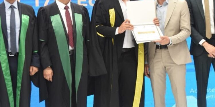 الحسيني وعلام.. نجما المقاولون العرب يحصلان على دبلومة الفيفا للإدارة الرياضية