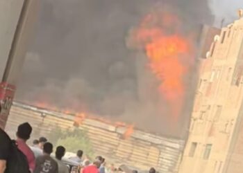 السيطرة على حريق هائل داخل مخزن دهانات بمنطقة البراجيل بالجيزة