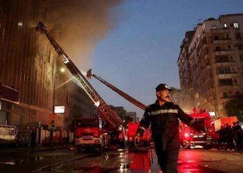 نيران لا تهدأ.. عودة ألسنة اللهب إلى سنترال رمسيس.. وفرق الإطفاء تواصل المواجهة