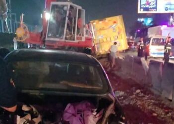 دهس 7 سيارات.. القصة الكاملة لتسبب تريلا في حادث دائري المعادي