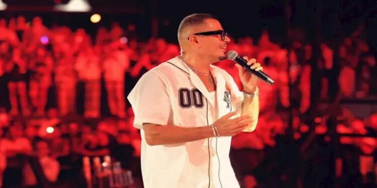 إنذار رسمي ضد عمرو دياب بسبب فوضى حفل الساحل الشمالي .. إيه الحكاية؟