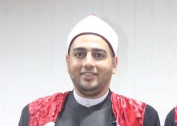 الحسين عبد اللطيف خضر حول تقبيل يد أهل العلم: إكرامهم واجب شرعًا