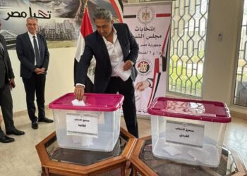 استمرار توافد أبناء الجالية المصرية بسلطنة عمان على السفارة للتصويت في انتخابات الشيوخ 