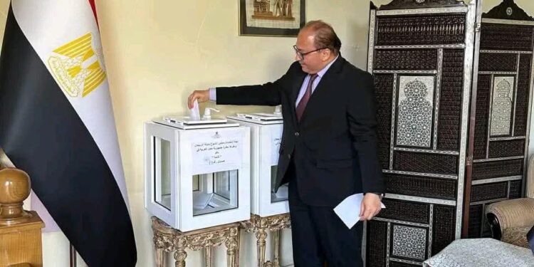 استمرار توافد المصريين على لجان الاقتراع في أذربيجان للتصويت في انتخابات الشيوخ