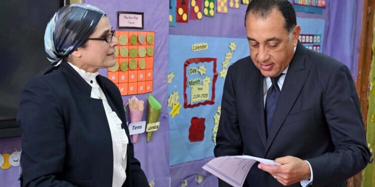 رئيس الوزراء يدلي بصوته في انتخابات الشيوخ ويدعو جموع الناخبين للمشاركة الفاعلة.. صور