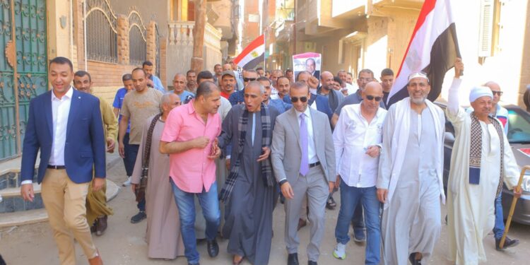 عضو “مستقبل وطن” يقود مسيرة حاشدة بأسيوط لحث المواطنين على المشاركة في الانتخابات