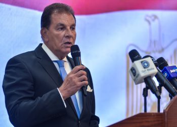 حاتم باشات يندد باعتقال الشاب أحمد عبد القادر في بريطانيا: قلبٌ للحقائق ودعم للإخوان الإرهابية