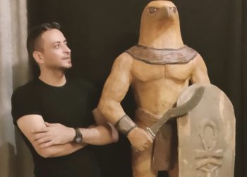 أحمد رضا يكشف عن تمثال “حورس” حارس البوابات: رسالة فنية لحماية مصر