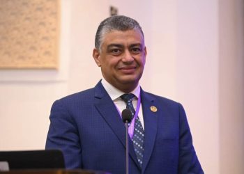 محمود سليمان.. طبيب قلب جمع بين التميز الطبي والقيم الإنسانية 