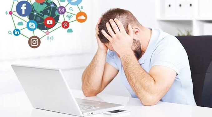 احذر مخاطر “الاكتئاب الرقمي”.. التكنولوجيا قد تكون مصدراً للتوتر النفسي