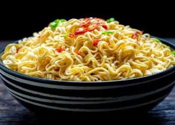 بعد وفاة طفل في المرج متأثرًا بتناوله 3 أكياس من النودلز.. خبير تغذية يحذر من مخاطرها