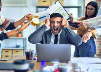 من التوتر إلى السرطان.. ضغوط العمل تؤدي لأمراض مزمنة في هذه الحالات