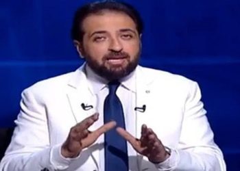 استشاري أمراض باطنية يحذر من 3 أطعمة تُعتبر “سمومًا للجسم” تدمر الصحة قبل النوم