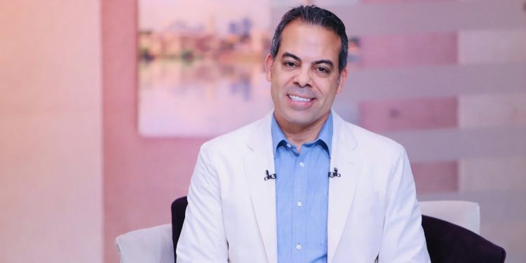 الدكتور ماهر محمود يكشف تفاصيل الجراحة التي أجرتها “أنغام” في ألمانيا