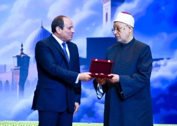 وكيل الأزهر السابق لـ”شريف عامر”: الرئيس السيسي طلب مني الدعاء له واستجبت باحتفالية مولد النبي