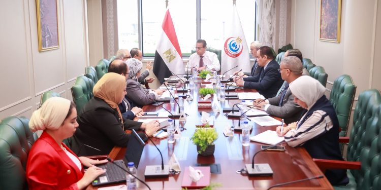 وزير الصحة يتابع آليات تسوية مديونيات منظومة الشراء الموحد لضمان استدامة توريد المستلزمات الطبية