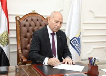 محافظ القاهرة يحظر حرمان أي طالب من الدخول للمدرسة أو الحصول على الكتب الدراسية بسبب تأخر المصروفات