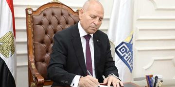 محافظ القاهرة يحظر حرمان أي طالب من الدخول للمدرسة أو الحصول على الكتب الدراسية بسبب تأخر المصروفات