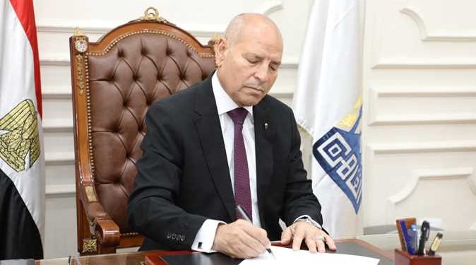 محافظ القاهرة يحظر حرمان أي طالب من الدخول للمدرسة أو الحصول على الكتب الدراسية بسبب تأخر المصروفات