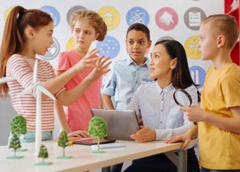 خبيرة إتيكيت: آداب المدرسة أساس لنجاح الطفل في حياته المستقبلية